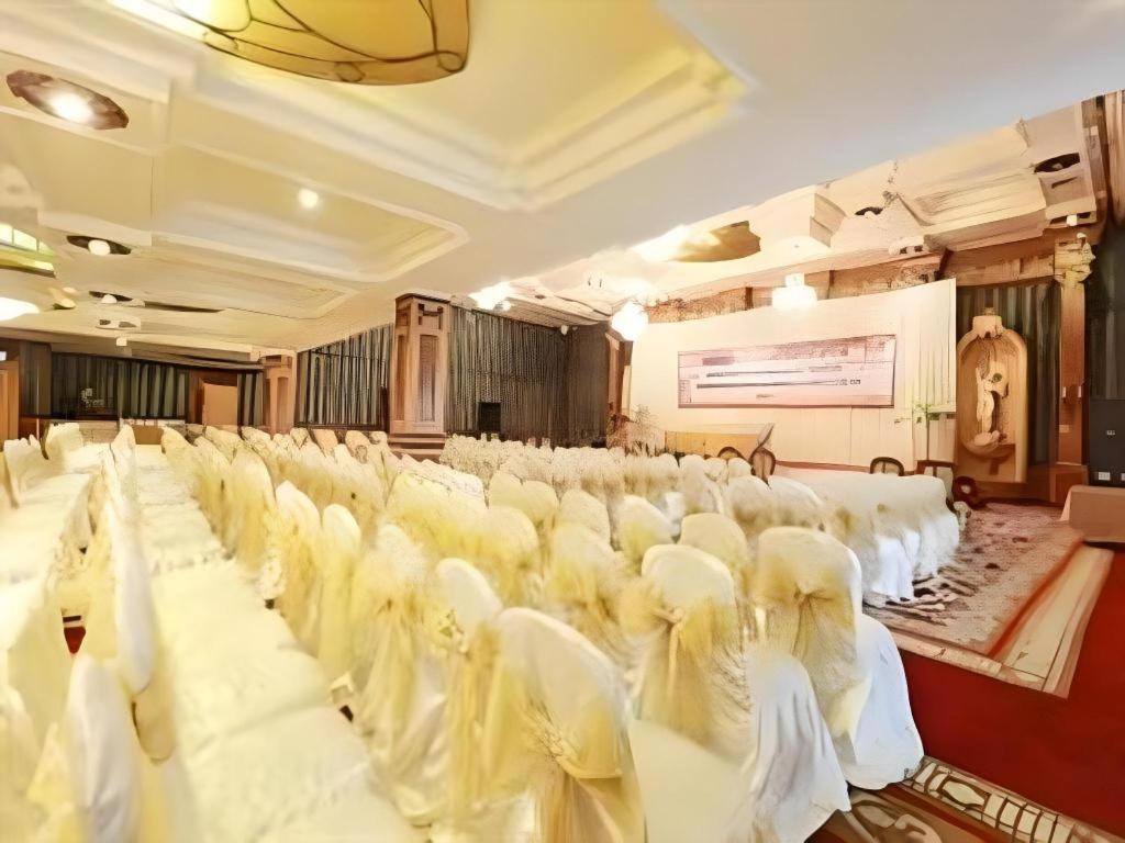 Gajahmada Graha Hotel Malang Kültér fotó